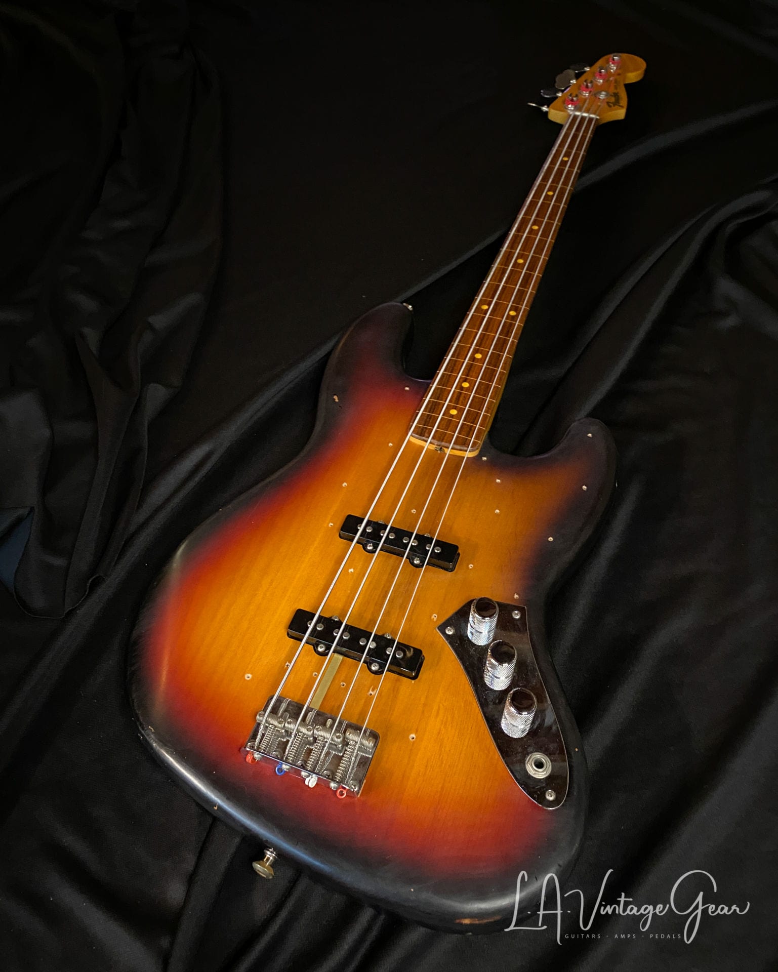Fender Artist Series Jaco Pastorius Fretless Jazz Bass Guitar-Pau Ferro  Fingerboard & 3T Sunburst