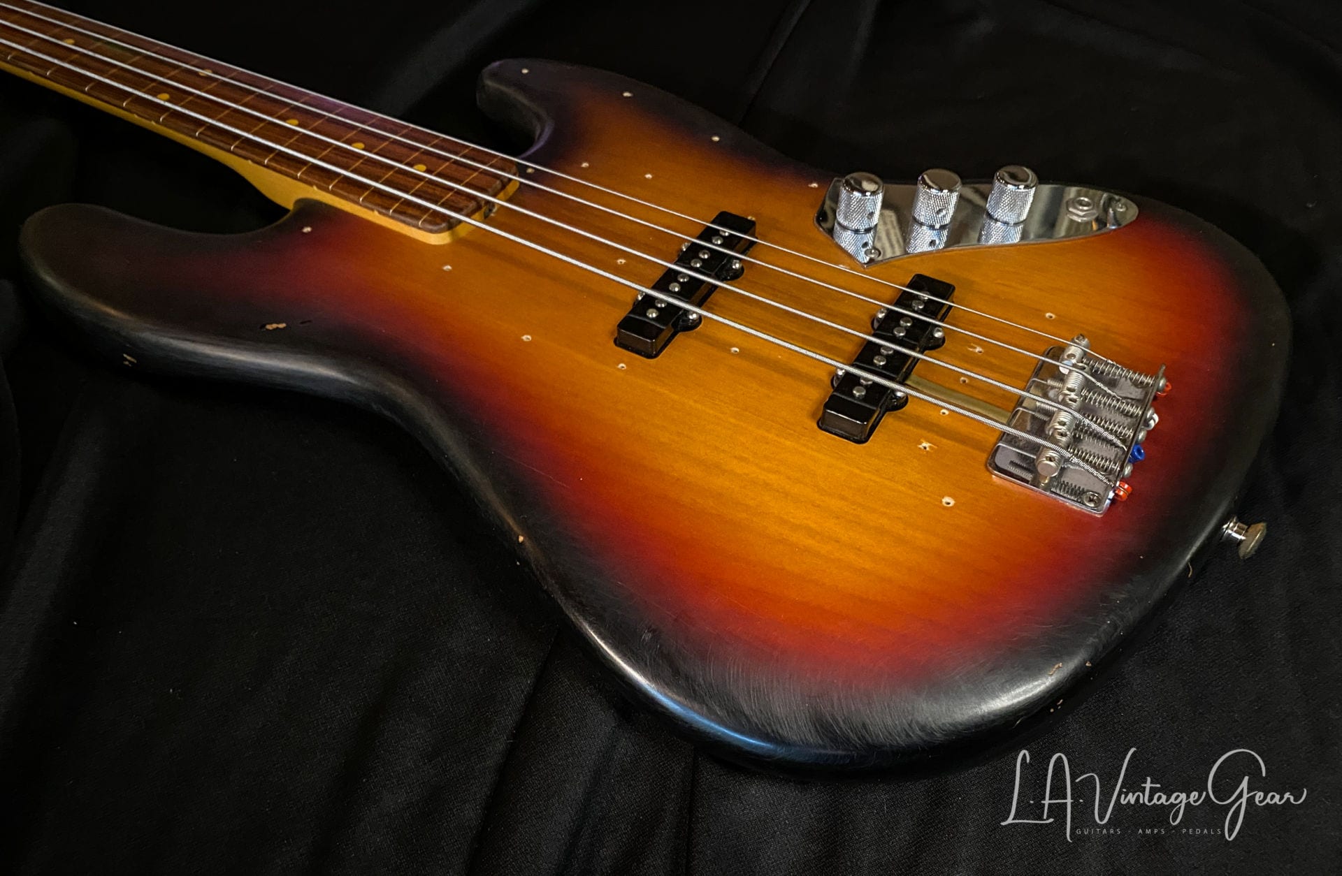 Fender Artist Series Jaco Pastorius Fretless Jazz Bass Guitar-Pau Ferro  Fingerboard & 3T Sunburst
